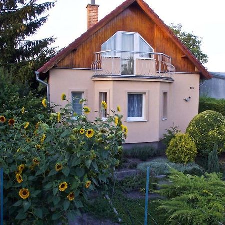 Cottage Near Slovakiaring Mihalfai Majer Exterior photo